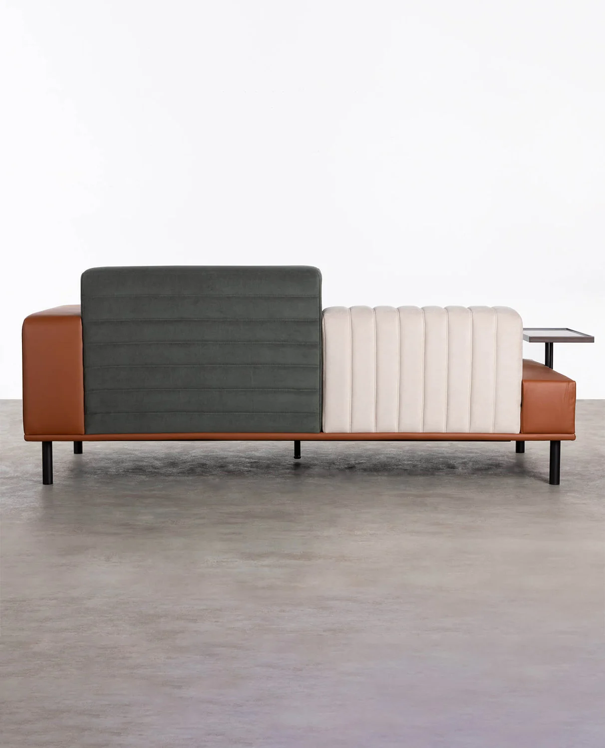 sofa de 3 plazas con bandeja de tela y polipiel toger (1)