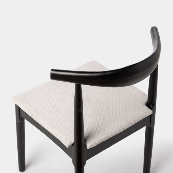 silla en madera de hevea color negro y asiento tapizado gris (2)